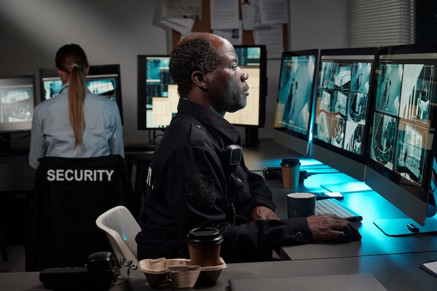 Dove si traccia il confine tra sorveglianza e sicurezza? Tra tecnologia, diritti e buon senso, vediamo cosa succede ora negli USA con Mobile Fortify